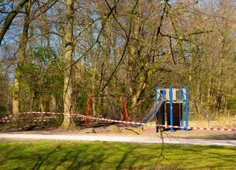 Gesperrter Spielplatz wegen Corona Virus