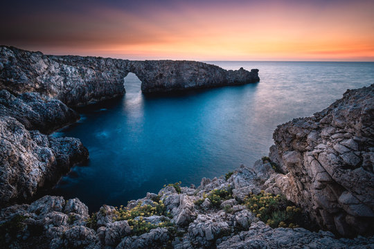 Pont d'en Gil en menorca al atardecer islas baleares mar mediterraneo