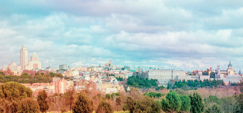 Vistas panoramicas de la ciudad de Madrid, palacio real