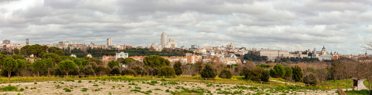 Vistas panoramicas de la ciudad de Madrid, palacio real