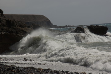 vagues mer et rochers