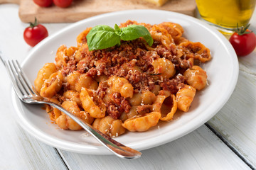 Gnocchi con ragu alla bolognese, Cucina Italiana