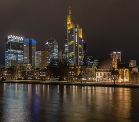 Fototapeta na wymiar Frankfurt Skyline nachts 