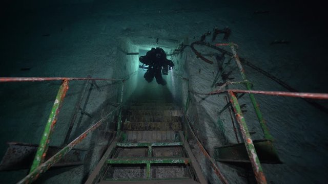 underwater, scuba diving, rebreather, cave diver, flooded mine, budatest, kobanya, fresh water diving, rusty artefacts, industrial diving, clear water, dark, night dive, cold water, technical