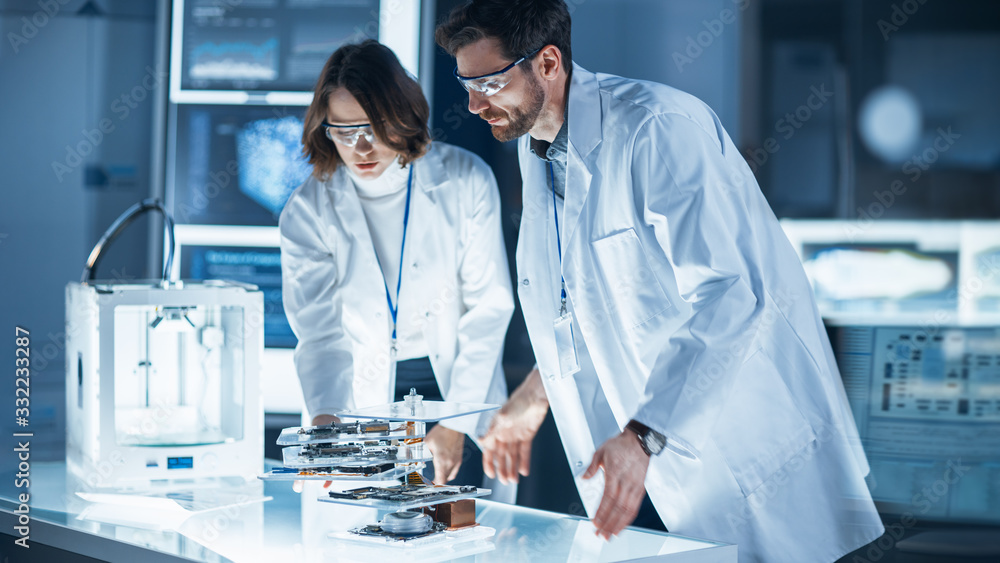 Fototapete Diverse International Team of Industrial Scientists and Engineers Wearing White Coats Working on Heavy Machinery Design in Research Laboratory. Professionals Using 3D Printer, Computers and Microscope