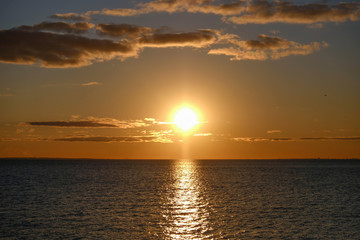 Obraz na płótnie Canvas Sea sunset with big clouds