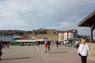 Obraz premium people walking on the beach