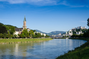 Fototapeta na wymiar Salisburgo by the river with a Church