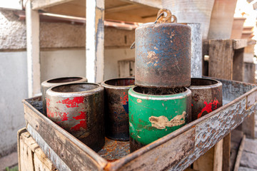 Verrottende Farbeimer