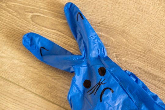 Corona Virus Kindgerecht erkl&auml;ren Osterhase Handschuh
