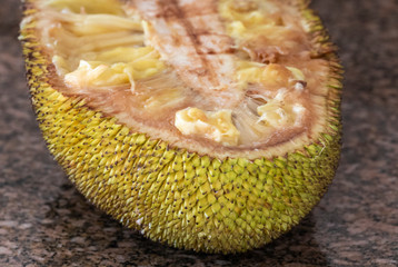 Jaca  maior fruto comestível do mundo, rica em fibras, Cálcio, Fósforo e Ferro e vitaminas do...