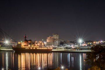 Fototapeta na wymiar cargo ship in port at night