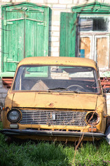 Fototapeta premium broken old rusty abandoned car
