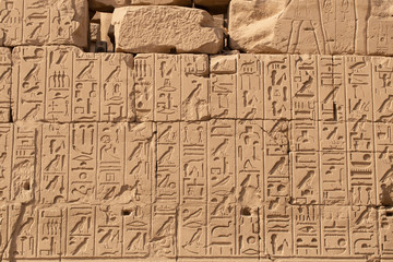 Obraz premium Karnak Temple, complex of Amun-Re. Embossed hieroglyphics on walls. Luxor Governorate, Egypt.
