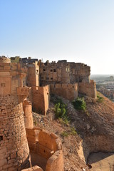 インドのラジャスタン州のジャイサルメール
世界遺産のジャイサルメール城
砦から見る、城壁内の建築物
レンガ造りの伝統的な住居