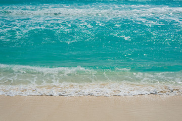 Fototapeta na wymiar Beautiful beach in Cancun, Quintana Roo