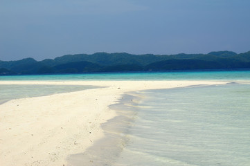 Fototapeta na wymiar Sunny view of the Kemurbeab island