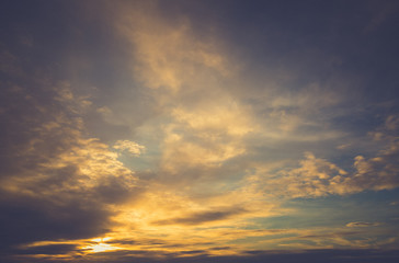 Obraz premium Sky and clouds in golden moment nature