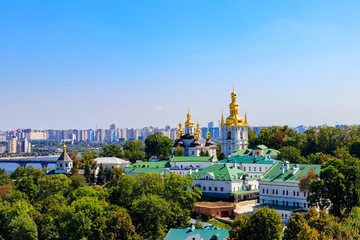 Foto op Aluminium Uitzicht op Kiev Pechersk Lavra (Kiev-klooster van de grotten) en de rivier de Dnjepr in Oekraïne © olyasolodenko