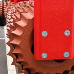 Rotating gears for harrows.