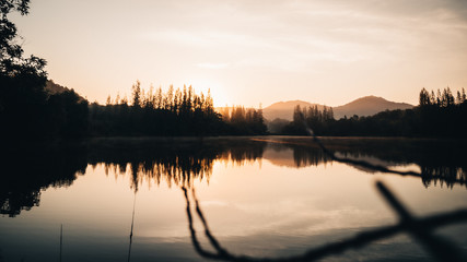 Obraz premium sunset on lake