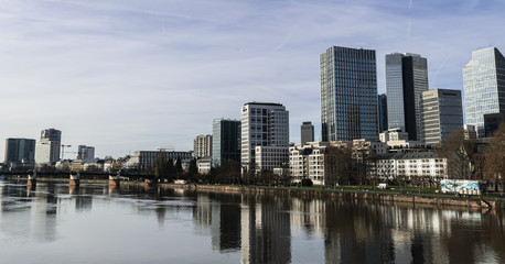 Fototapeta premium Frankfurter Skyline in Frankfurt am Main, Deutschland