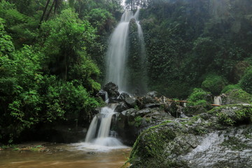 Obraz premium Panorama of natural beauty of a waterfall