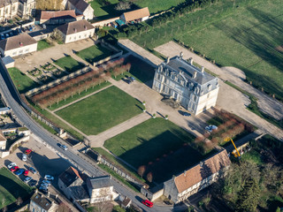 vue aérienne du château de Guiry-en-Vexin dans le Val d'Oise en France