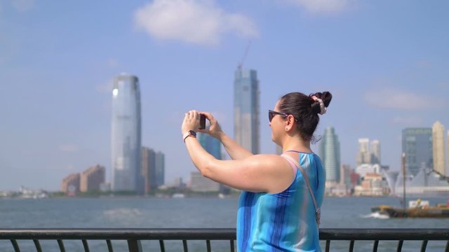 Girl Taking Selfie on Manhattan in New York City in 4K Slow motion 60fps
