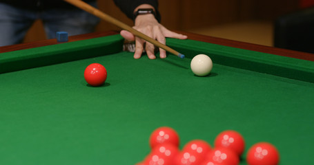 Play snooker ball on table