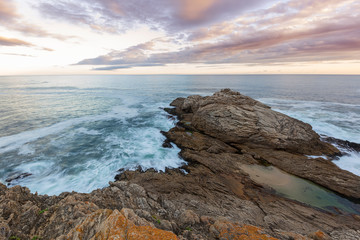 Fototapeta na wymiar ocean view over rocky shoreline