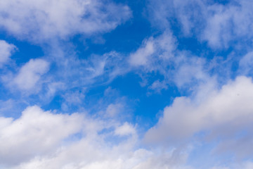 Naklejka premium blue sky with beautiful contrasting clouds