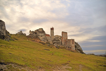 Fototapeta na wymiar ruins of old castle in Poland