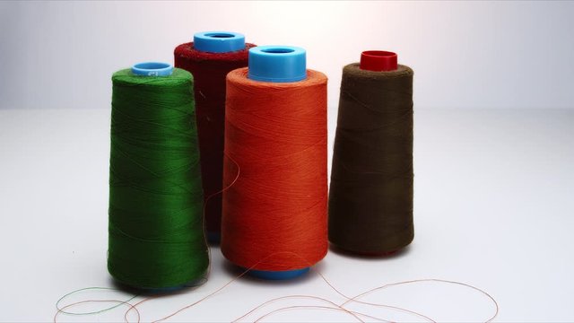Hilos de colores para coser