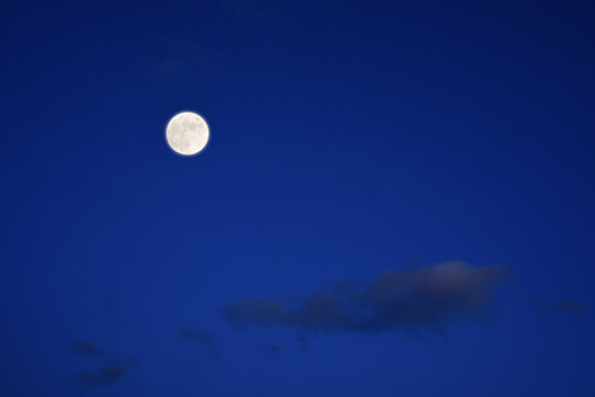夜空と満月
