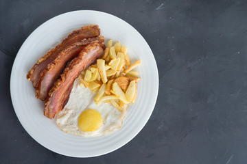 torrezno, potatoes chips and egg top view