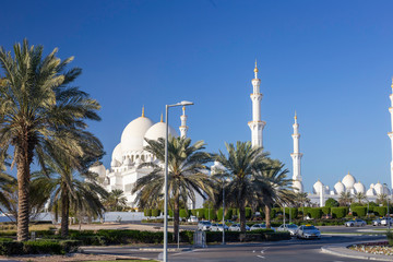 Fototapeta na wymiar Shaikh Zayed Grand Mosque in Abu Dhabi, Vereinte arabische Emirate.