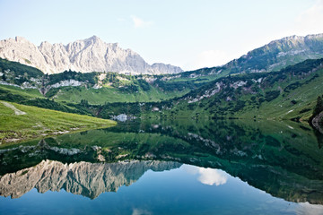 Fototapeta na wymiar tyrol allgäu mountain oberstorf lake