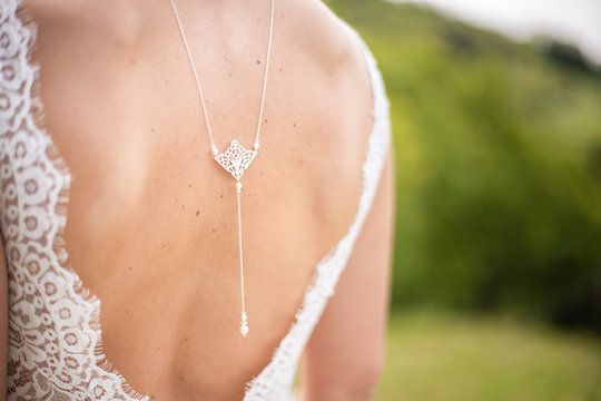 Bijoux dos mari&eacute;e