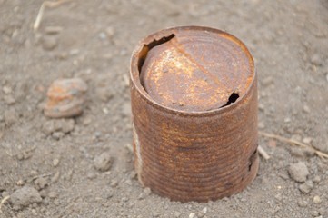 Fototapeta premium rusty can on the ground