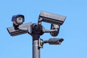 Security cameras on the pole . tvcc Sourveillance