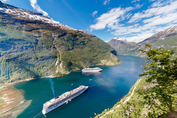 Obraz premium GEIRANGER, NORWAY - 2016 JUNE 13. Two cruise vessels inside Geiranger fjord