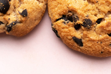 Cookie with chocolate chip with selective focus on pink dish, close-up
