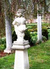 Fototapeta na wymiar Statue in Park with Garden