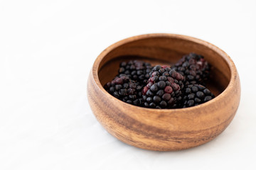 Fototapeta na wymiar blackberries in wooden bowl