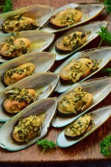 Baked green mussels with garlic butter herb sauce 