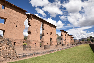 Murs incas à Raqchi, Pérou