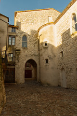 Fototapeta na wymiar Arrière cour à Montflanquin village du département du Lot et Garonne un des plus beau village de France
