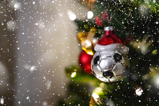 Weihnachtsbaum Baumkugel Fußball Weihnachten christmas soccer ball
