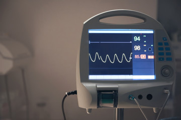 Medical heart rate monitor in surgery room